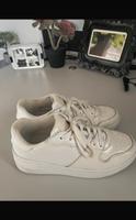 Weiße Sneaker – Bequem & Stylisch Baden-Württemberg - Ulm Vorschau