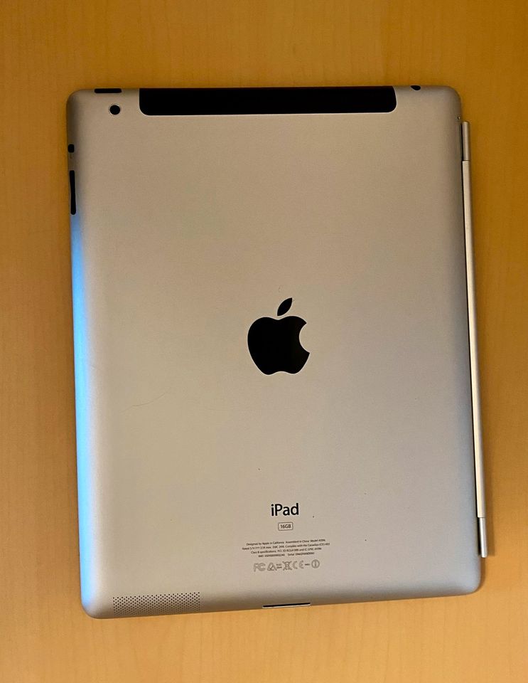 iPad 2 Model A1396 mit  orginal Apple Leder Cover / defekt in Soest