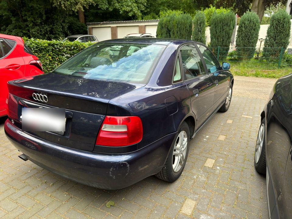 Audi A4 B5 1.8 / 213.000 km in Wesel