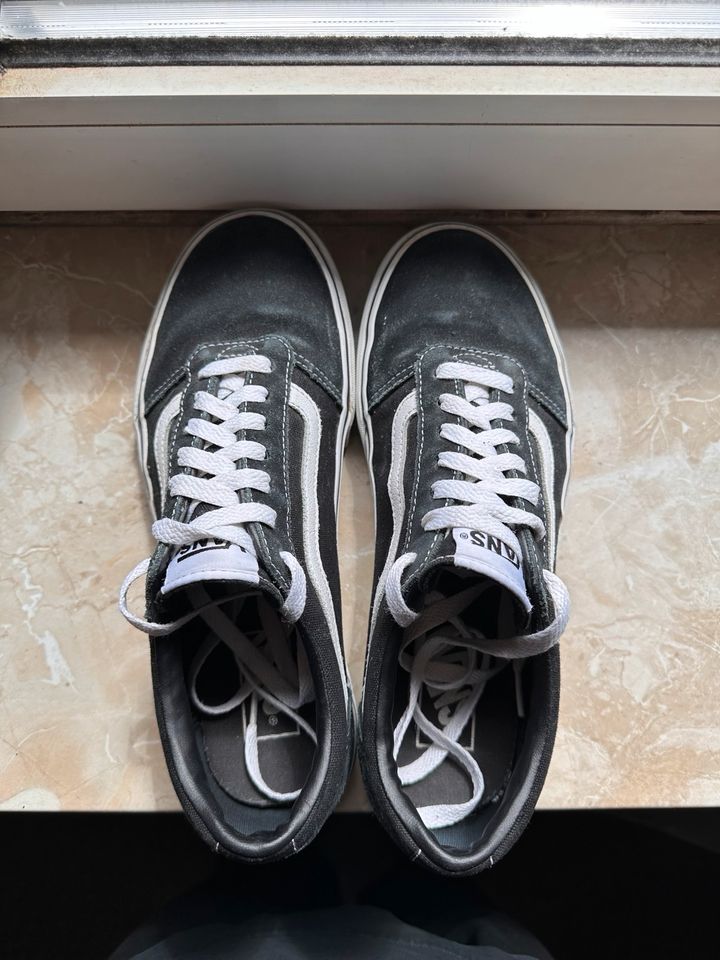 Schwarze Vans-Sneaker in Stuttgart