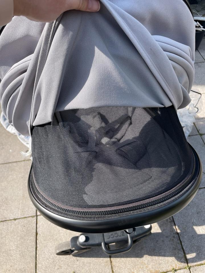 Joolz Geo 3 Kinderwagen hellgrau schwarz mit viel Zubehör in Würselen