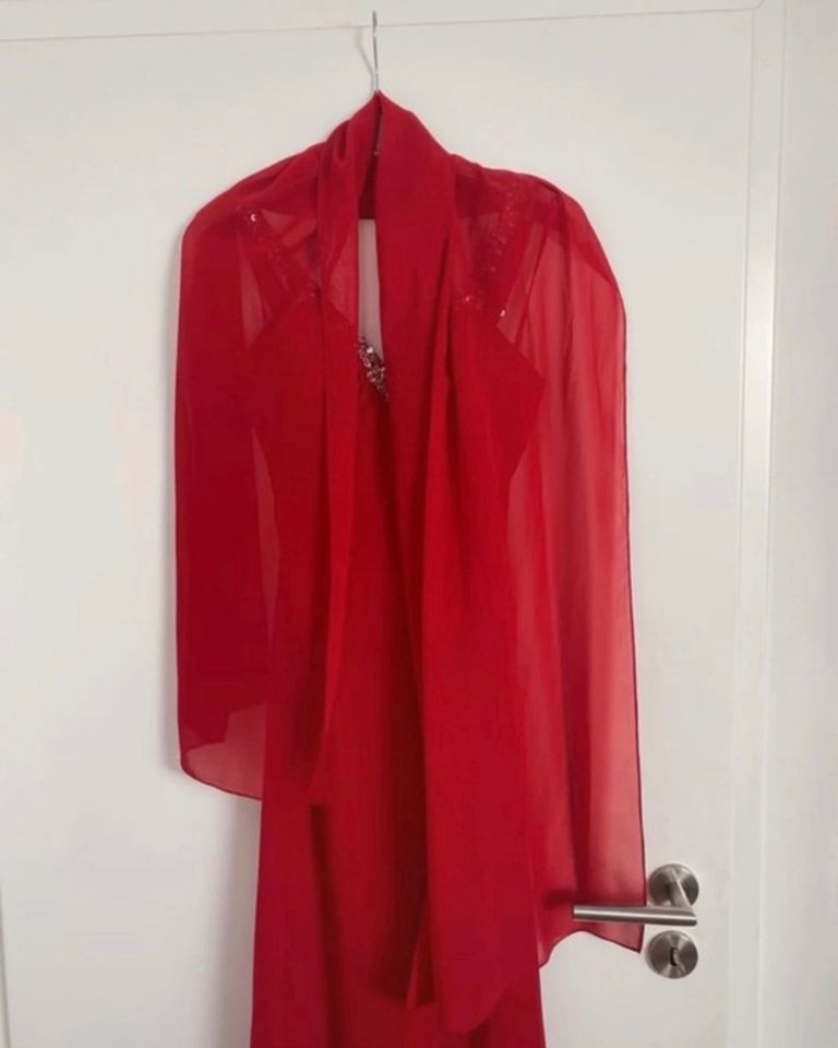 Rotes Abendkleid/Abschlussballkleid Pailetten Rücken Tuch in Darmstadt