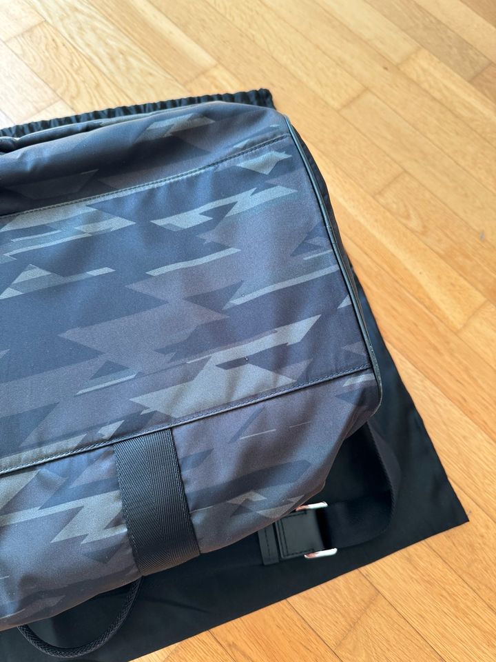 Hugo Boss Weekender / Reisetasche / Sporttasche in Mannheim