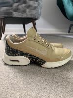 Nike Schuhe Leder beige Leoprint Gr. 40 Niedersachsen - Edemissen Vorschau