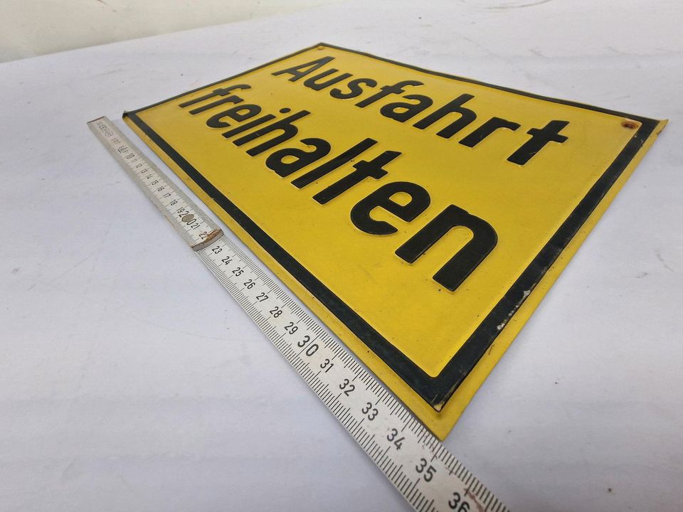 Altes Blechschild - Ausfahrt freihalten in Heusweiler