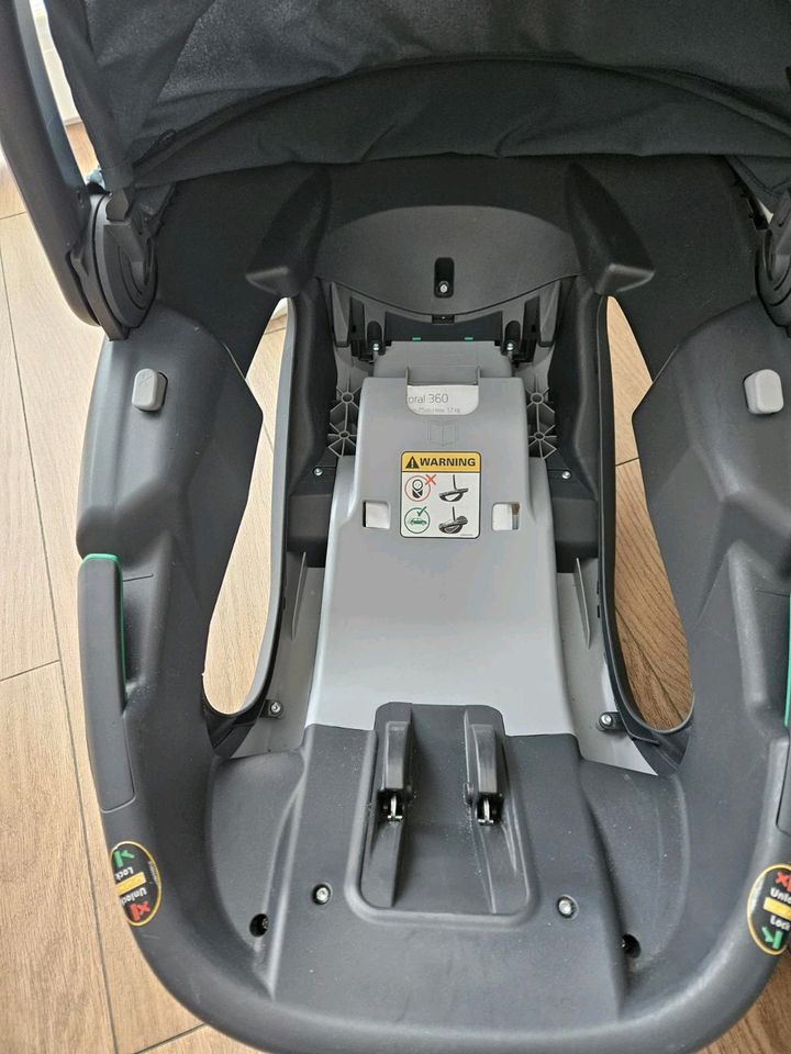 Auto Babyschale Maxi Cosi Coral 360 i-Size in Hamburg