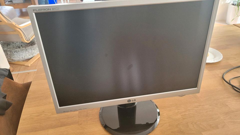 Monitor, Flachbildschirm, 22 Zoll in Niederkassel