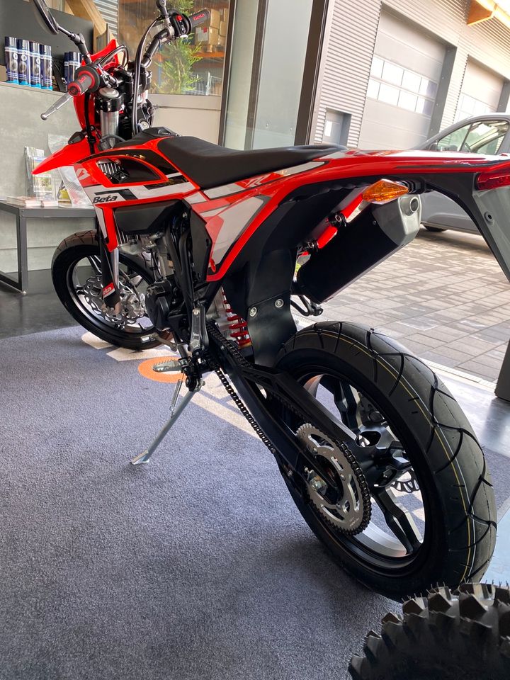 Neufahrzeug Beta RR 125 Motard T Supermoto 2023 sofort lieferbar in Neuching