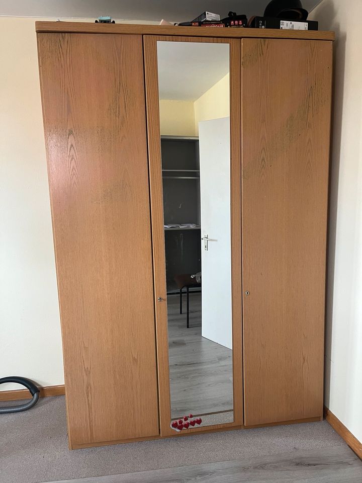 Kleiderschrank frei in Nördlingen