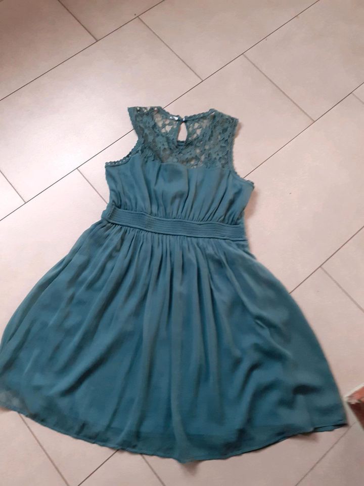 Kleid_Ballkleid_Kleid mit Spitze_Vero Moda*petrol*Größe M(38) in Gifhorn