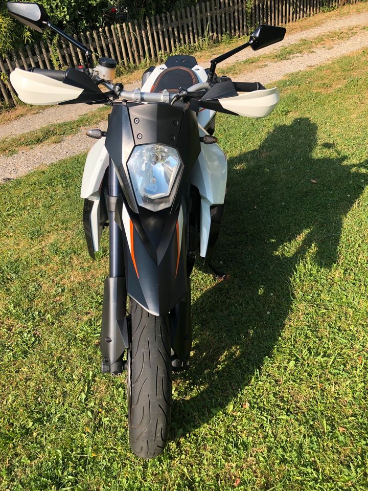 KTM 990 SMR SM Supermoto R Schmiedefelgen Akrapovic Carbonheck in Mühldorf a.Inn