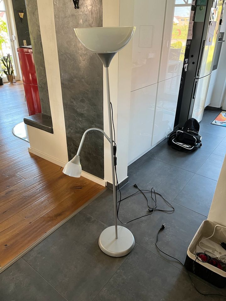 Stehlampe Ikea in Hettingen