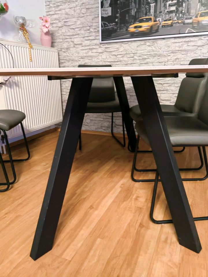 Verkaufe Tisch mit 6 Stühle in Beckum