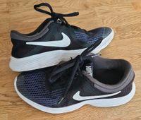 Nike Sportschuhe 35,5 sehr gut erhalten Bayern - Emmering Vorschau