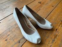 Peeptoe Pumps von Tamaris, weißes Leder, Gr. 39 Berlin - Schöneberg Vorschau
