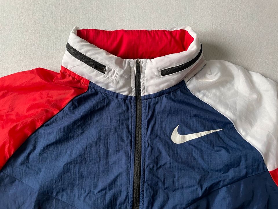 Nike Blue Ribbon Sports Track Club Jacke Windbreaker Gr M in Ingolstadt