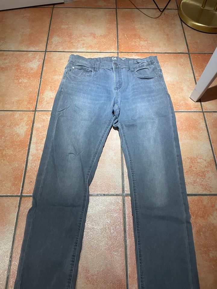 Graue Slim Jeans von C&A in Bornheim
