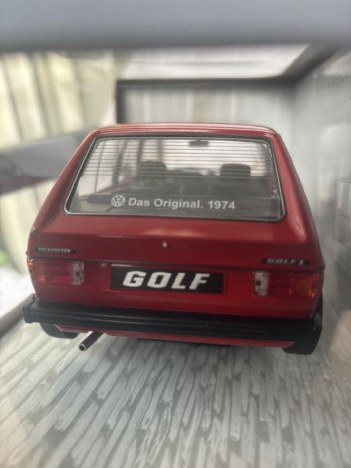 NEU Orig.verp. VW Golf 1 L custom II SOLIDO 1:18 Farbe : rot 1974 in Heidelberg