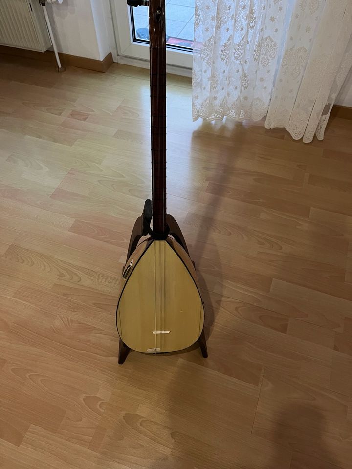 Saz-Baglama Ständer aus Holz-Gitarren Ständer in Flörsheim am Main