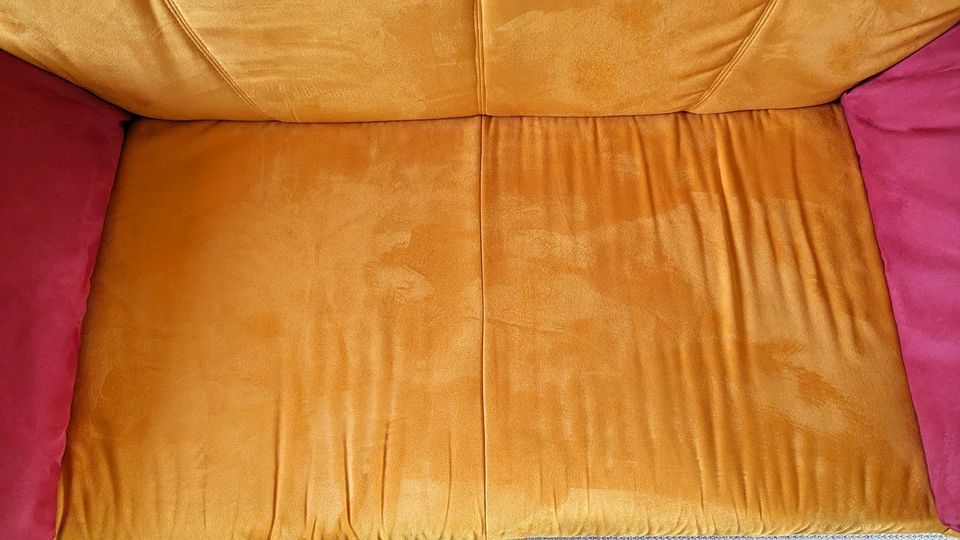 2 Sitzer Sofa Rot Gelb in Demitz-Thumitz