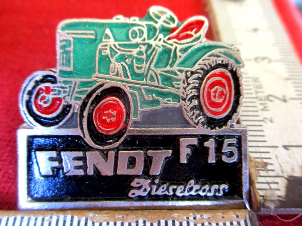 FENDT Dieselross F15 Trecker Traktor Abzeichen Orden Pin Made in in Hoya