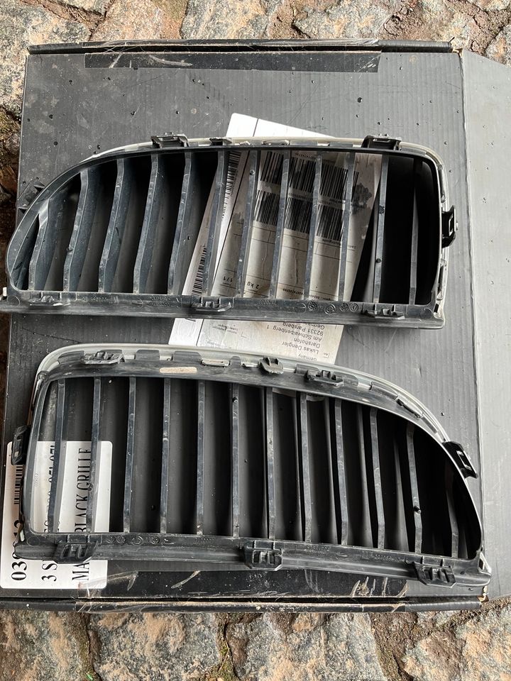 Frontgrill BMW E90/E91 original, Vorfacelift in Hörselberg-Hainich