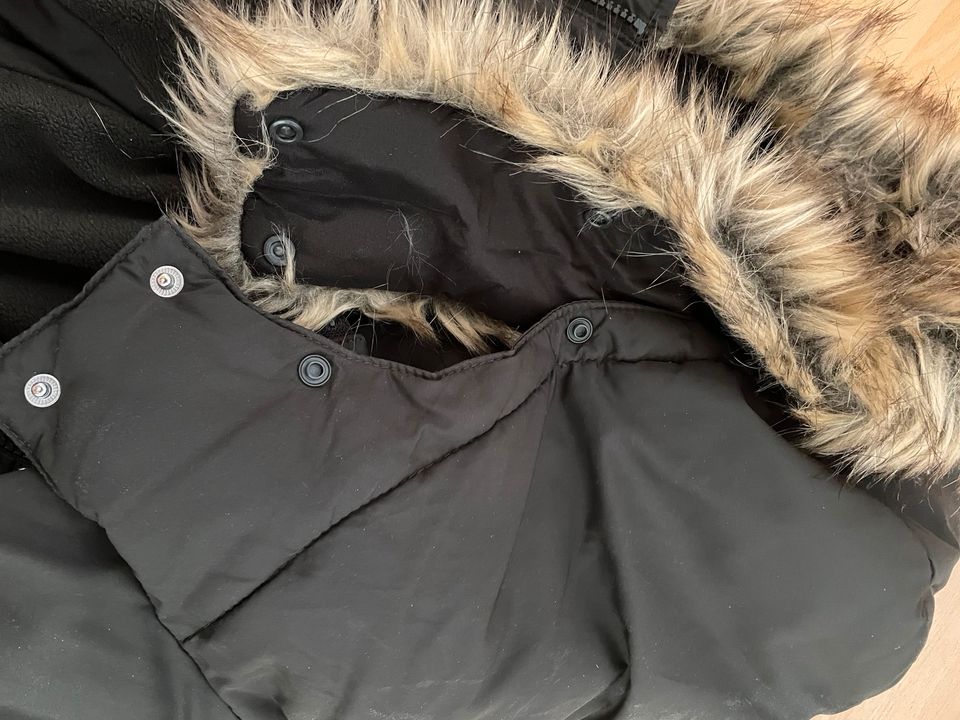 H&M Winterjacke Jacke Kapuze Gr.158/164 in Magdeburg