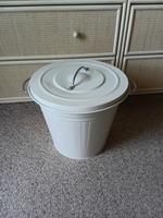 Ikea KNODD Tonne mit Deckel 16 L Mülleimer Mülltonne Metalltonne Berlin - Lichtenberg Vorschau