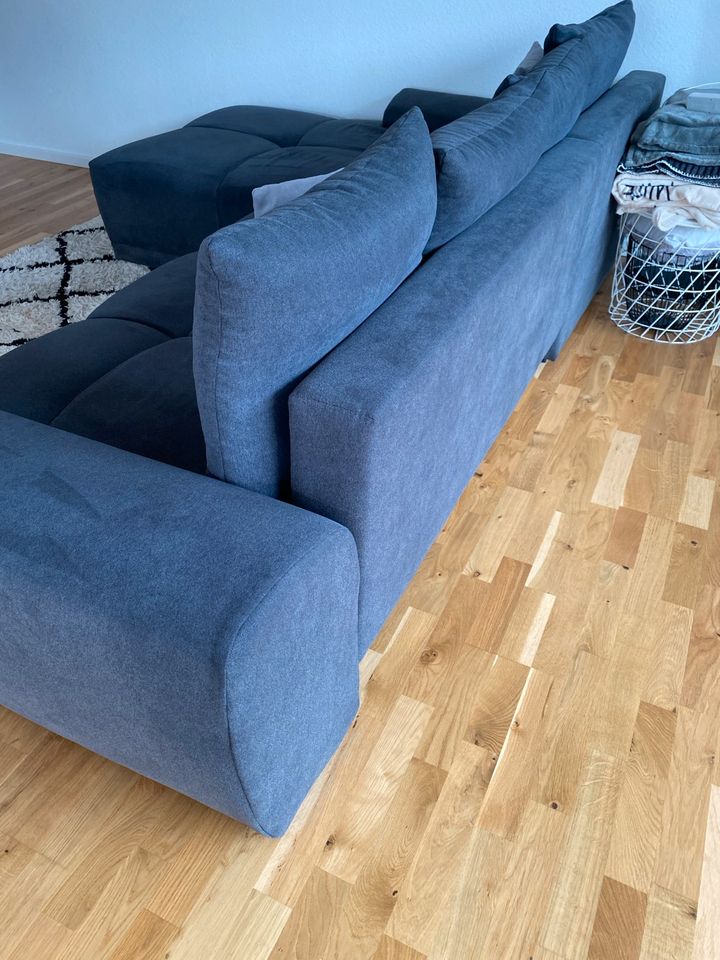 Sehr gut erhaltene Couch mit Stauraum und Schlaffunktion in Schwäbisch Gmünd