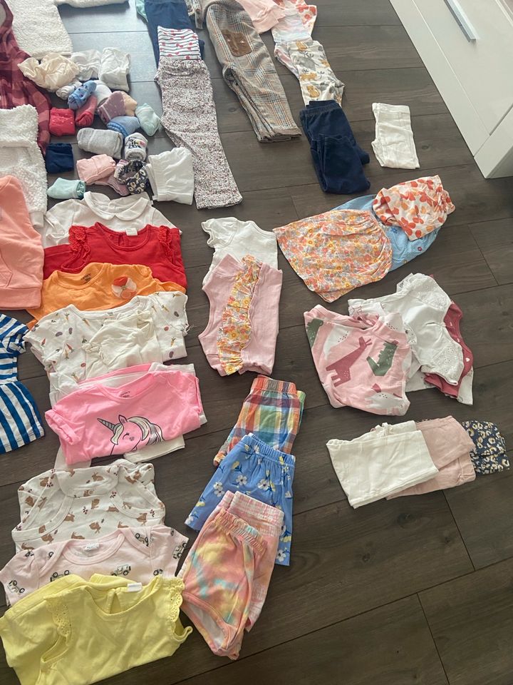 Kinderkleidung, Paket in Steimel