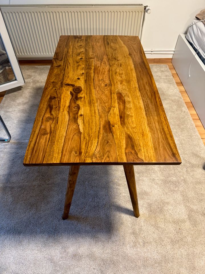 Sehr guter Holztisch in Hamburg