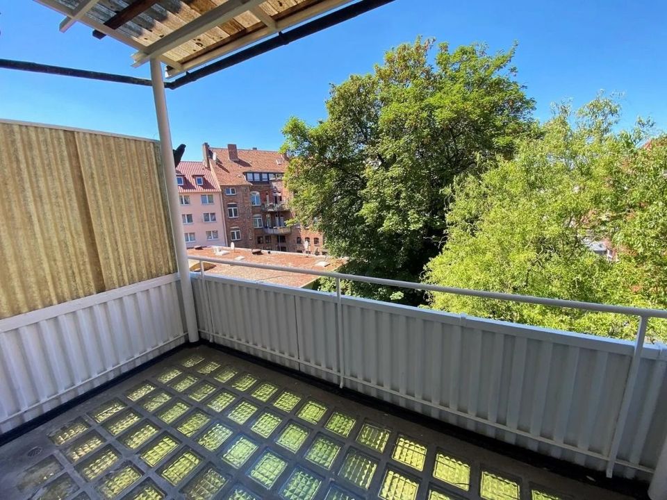 Modernisierte Wohnung mit 2,5 Zimmern sowie Balkon in Bahnhofsnähe! in Hildesheim