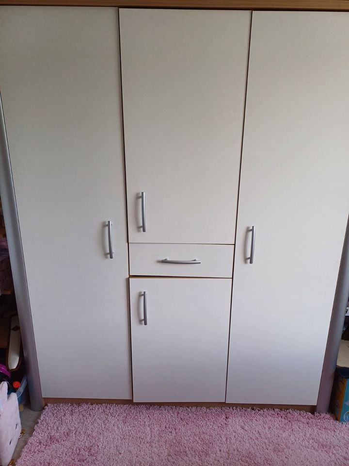 Kinderkleiderschrank + Kommode in Esslingen