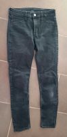 Schwarze H&M Skinny Regular Waist  Jeans Hessen - Kelsterbach Vorschau