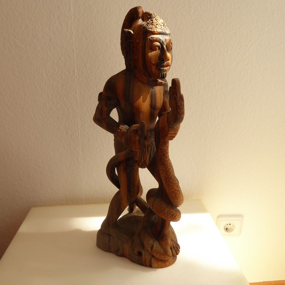 Antike Figur aus Holz mit Schlange aus Bali Indonesien 51 cm in Eschborn