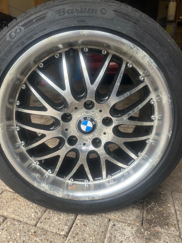 BMW 17“ Felgen mit Reifen (Top Zustand) in Ostrhauderfehn