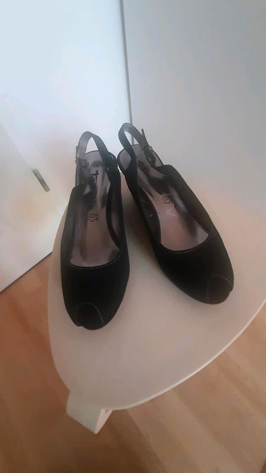 Tamaris Peep-Toe Sandale, schwarz, Gr. 38, NEU in Sankt Augustin