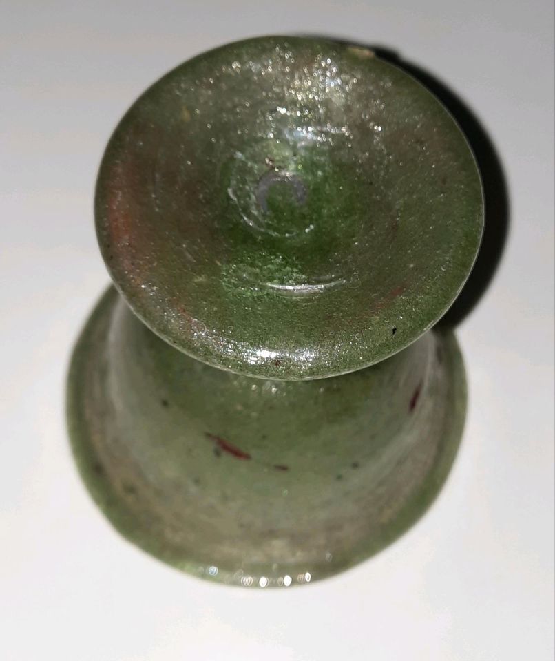 Glas grün Vase Kelch Höhe 9 cm Handarbeit in Hamburg