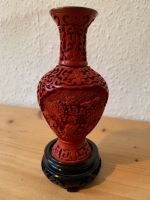 Chinesische Vase aus Rotlack, Chinalack mit Podest Friedrichshain-Kreuzberg - Friedrichshain Vorschau