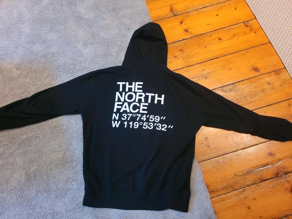 The North Face Hoodie, no Nike, Vans, Carhartt,  Adidas in Hildesheim