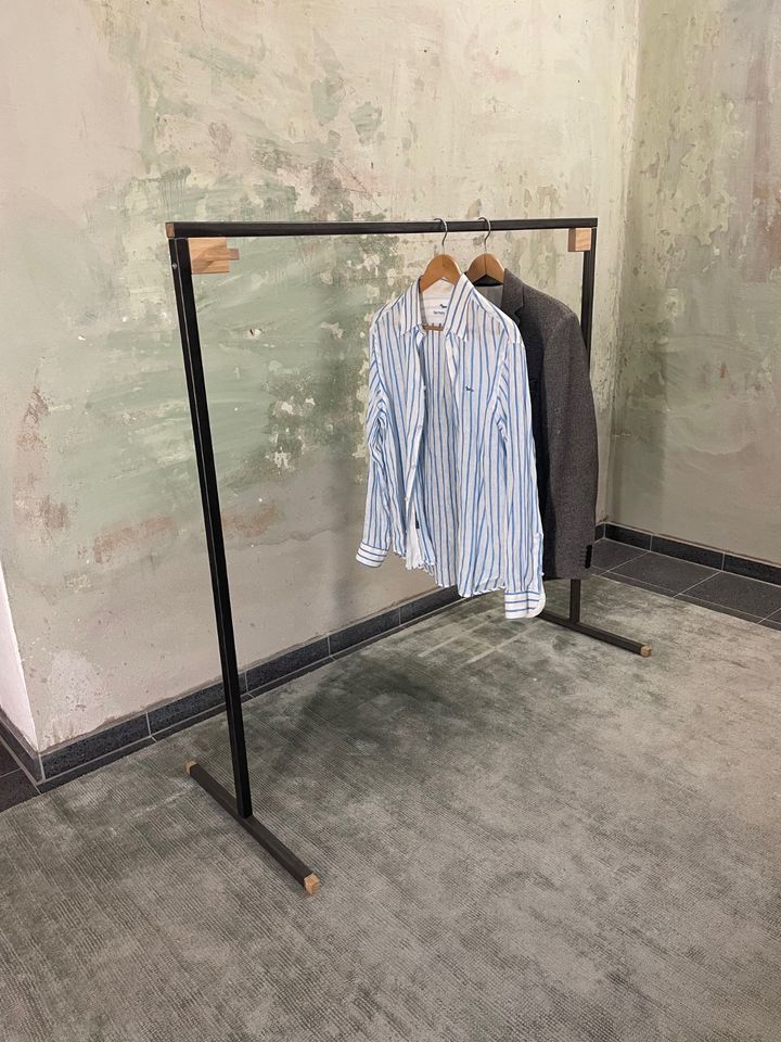 original kleiderständer aus Stahl in Berlin