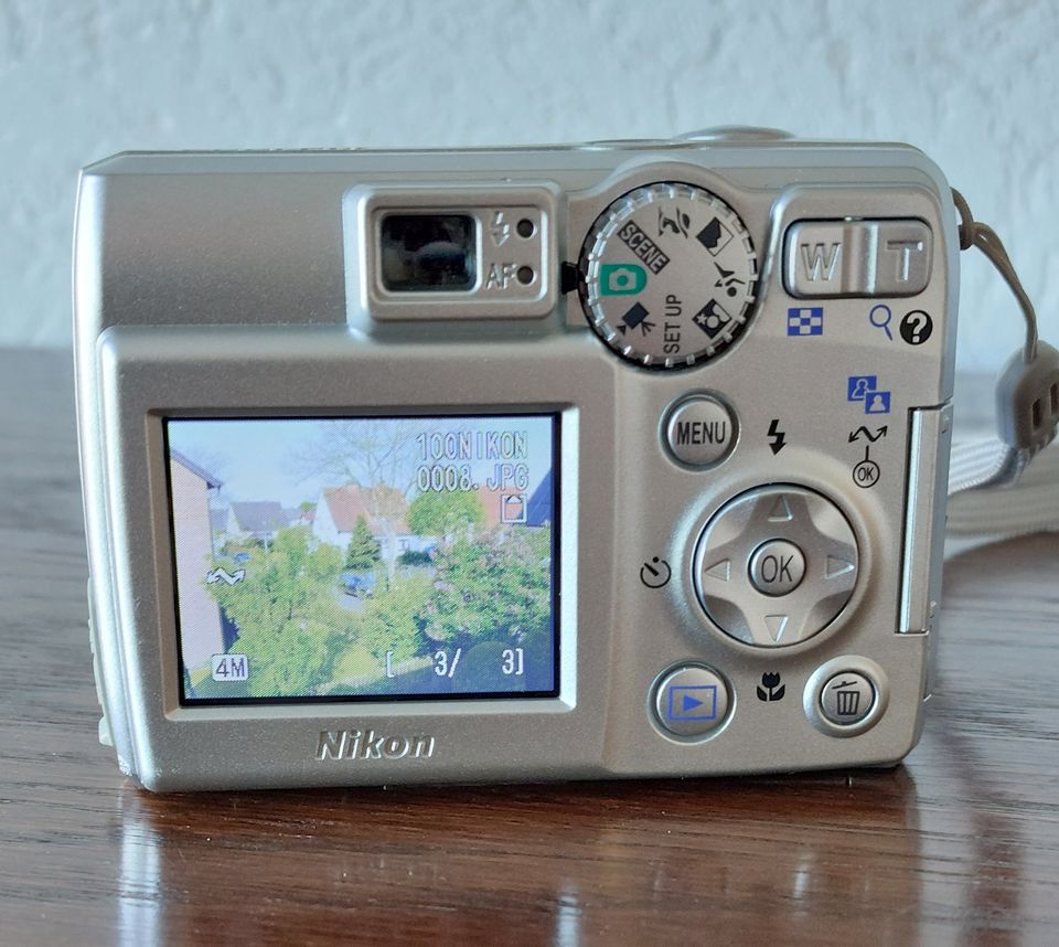 Nikon COOLPIX 4600 Digitalkamera mit Speicherkarte in Schloß Holte-Stukenbrock