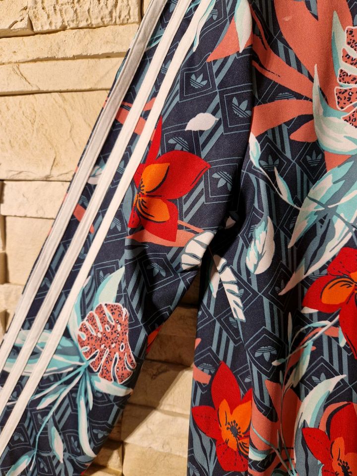 Adidas HER STUDIO London Kleid bunt floral Sommer in Caputh