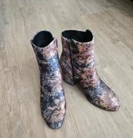 Neuwertige Stiefelette Catwalk Gr. 40 Niedersachsen - Celle Vorschau