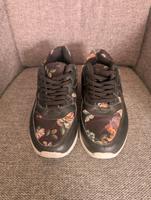 Sneaker mit Blumenprint Bayern - Münchberg Vorschau