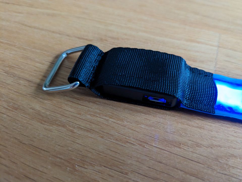 LED Armband Blau zum Joggen in Hamburg