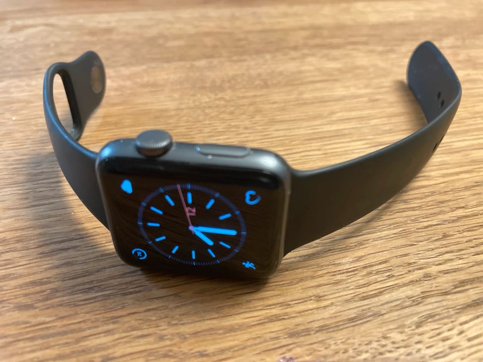 Apple Watch 3 nur GPS kein Cellular Gr.42mm in München