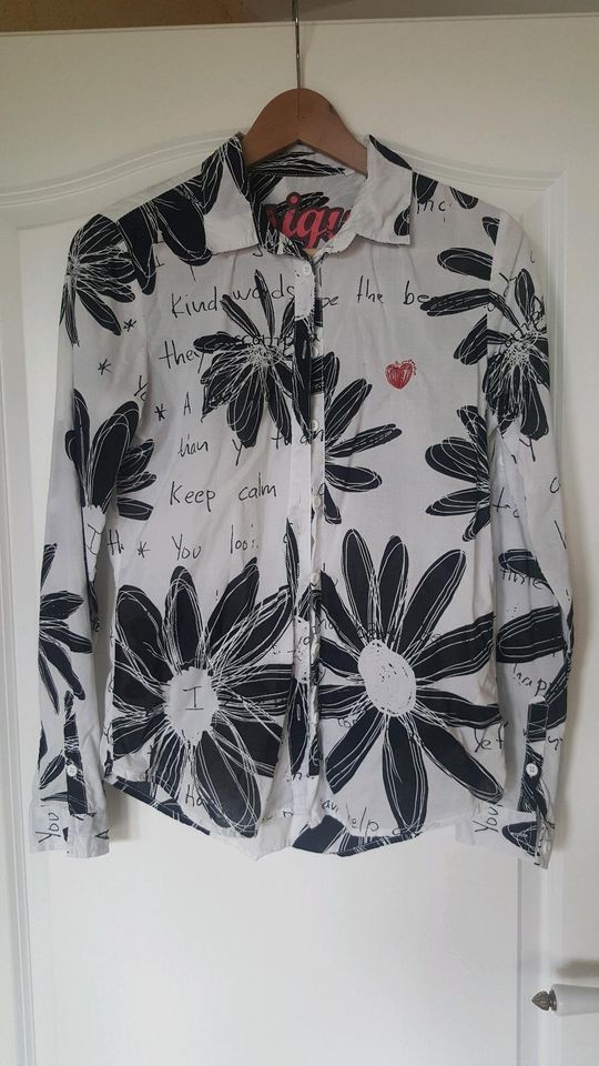 Tolle Desigual Bluse weiß/schwarz Blumenprint Gr. S NEUWERTIG in Seegebiet Mansfelder Land