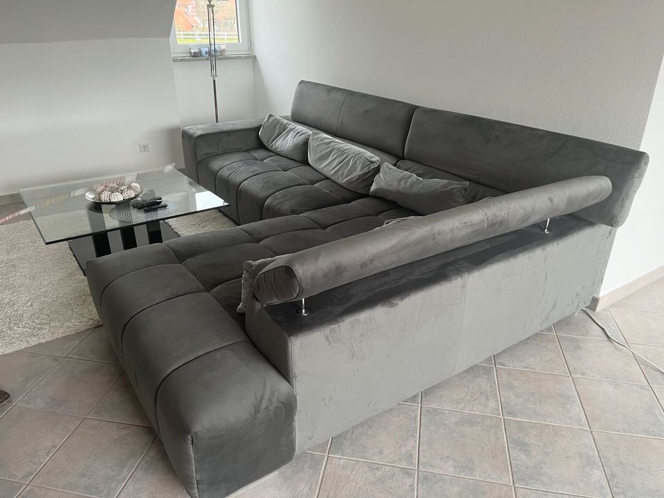 Ecksofa aus Samt (grau) 308x225 2 Jahre alt in Lienen