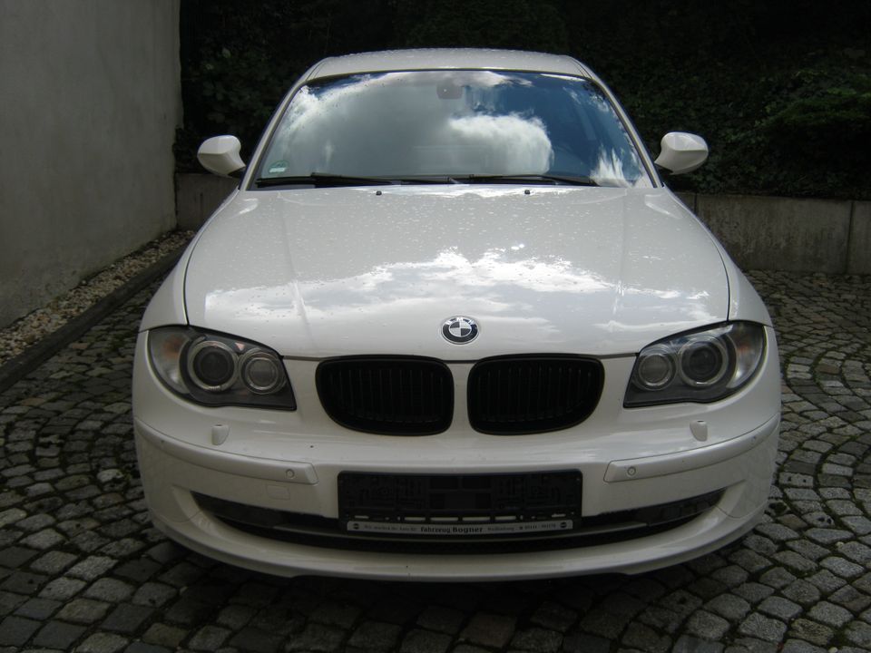 BMW 118d..Automatik,Navi,Klima,PDC,LM-Räder,Sportsitze,Teilleder. in Jößnitz